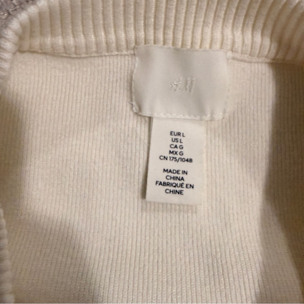 H&M CREAM SWEATER 💫 - Picture 2 of 2